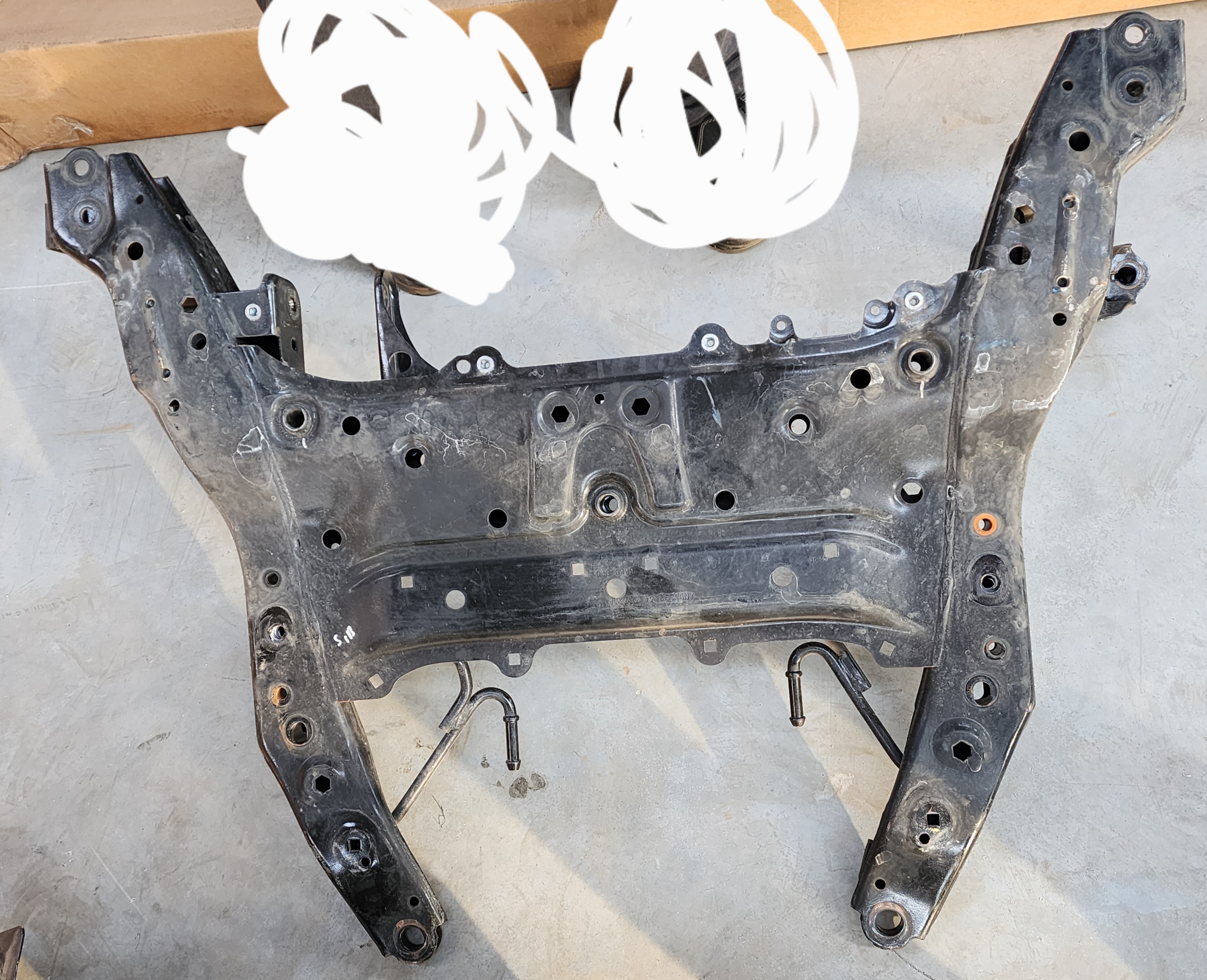 F48/F39 FRONT AXLE SUPPORT