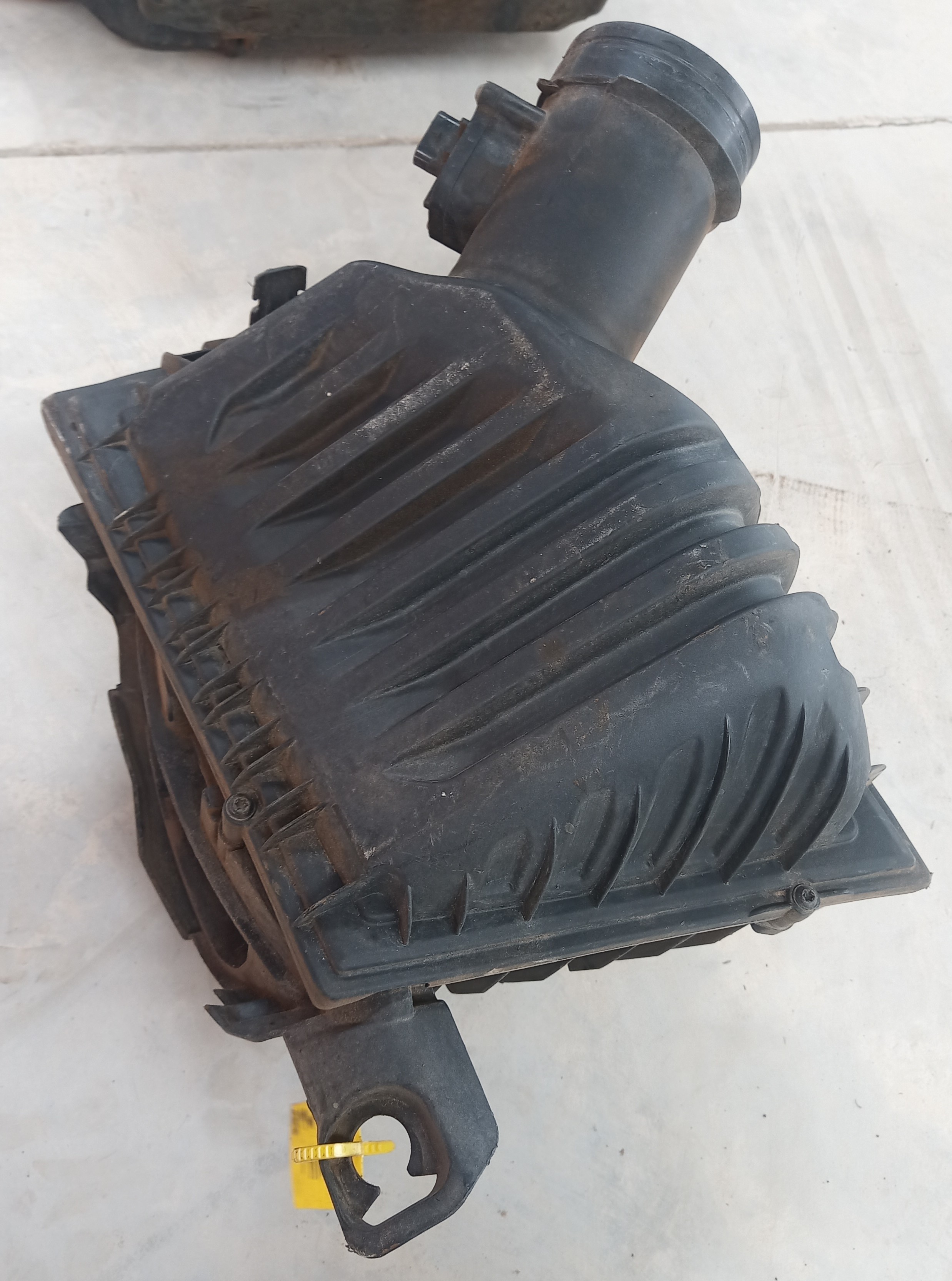 218i ACTIVE TOURER INTAKE SILENCER