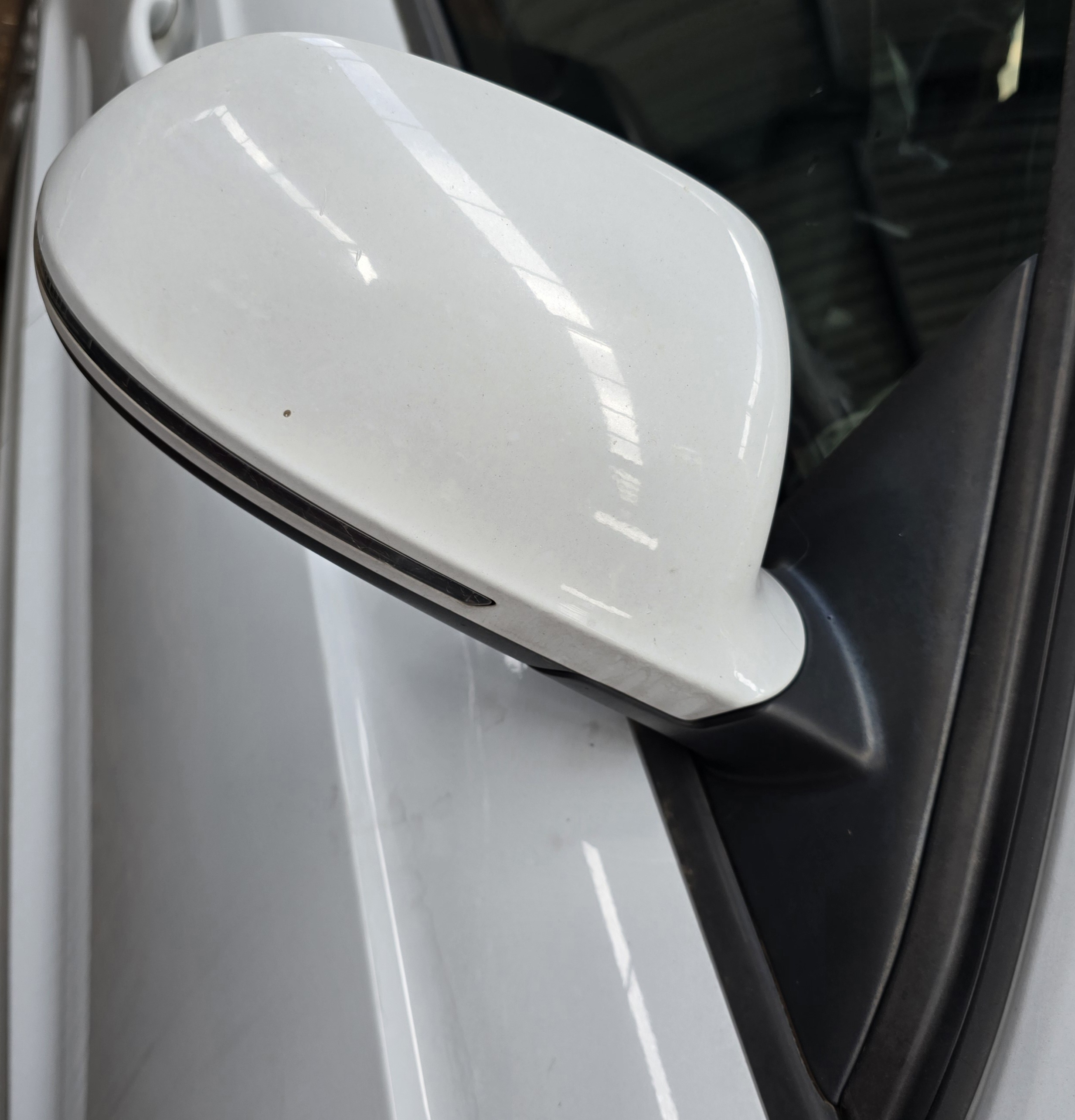 Q3 DOOR MIRROR RIGHT ELECTRIC