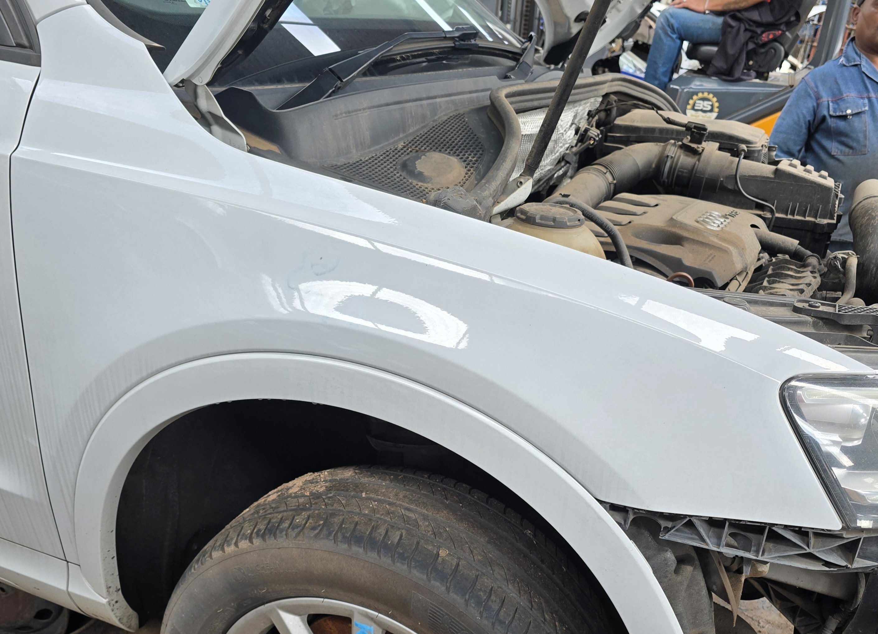 Q3 FENDER RIGHT FRONT BOLTED