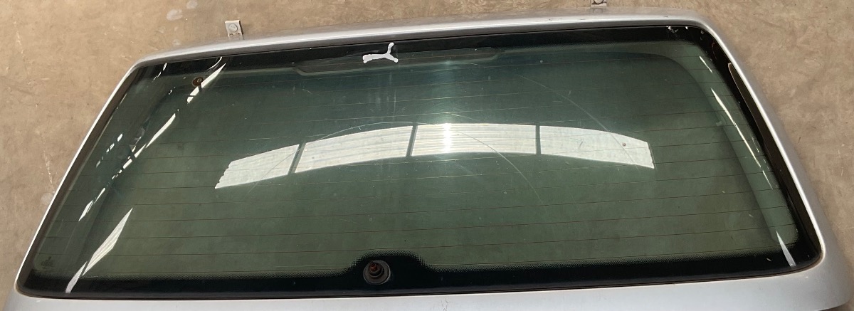 GOLF MK 4 TAILGATE GLASS