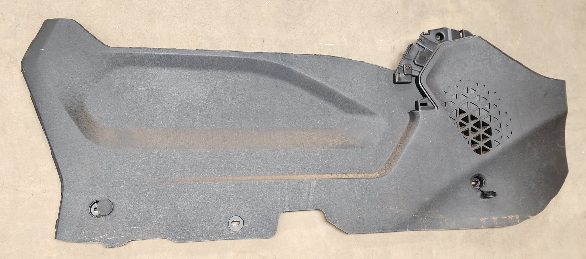 KIGER RIGHT CENTRE CONSOLE SIDE PANEL