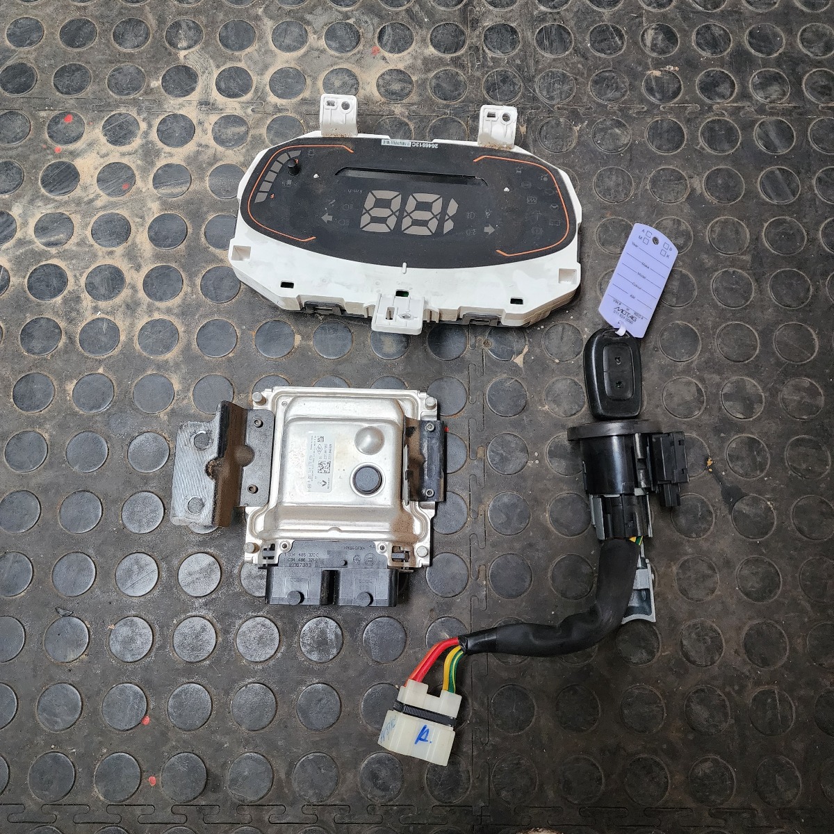 KWID 1.0I LOCKSET MANUAL