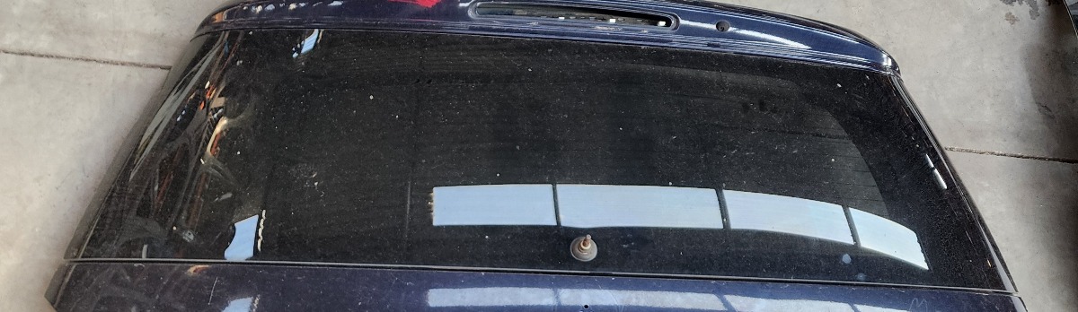 GL500 TAILGATE GLASS