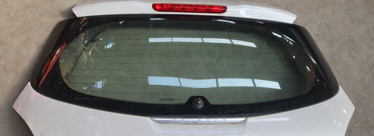 208 PURETECH TAILGATE GLASS