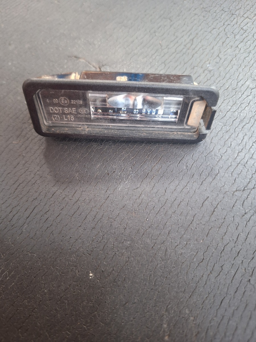 POLO NUMBER PLATE LIGHT L/R