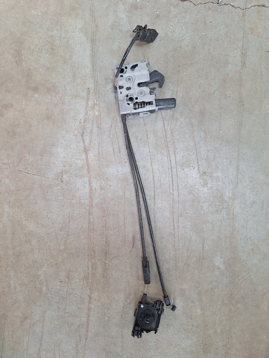 POLO MK 8/9 BONNET CATCH WITH CABLE