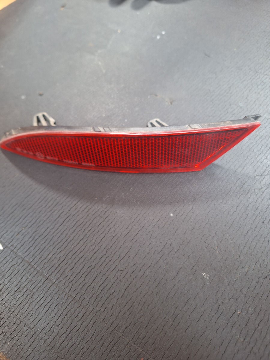 POLO MK 9 LEFT OUTER REFLECTOR
