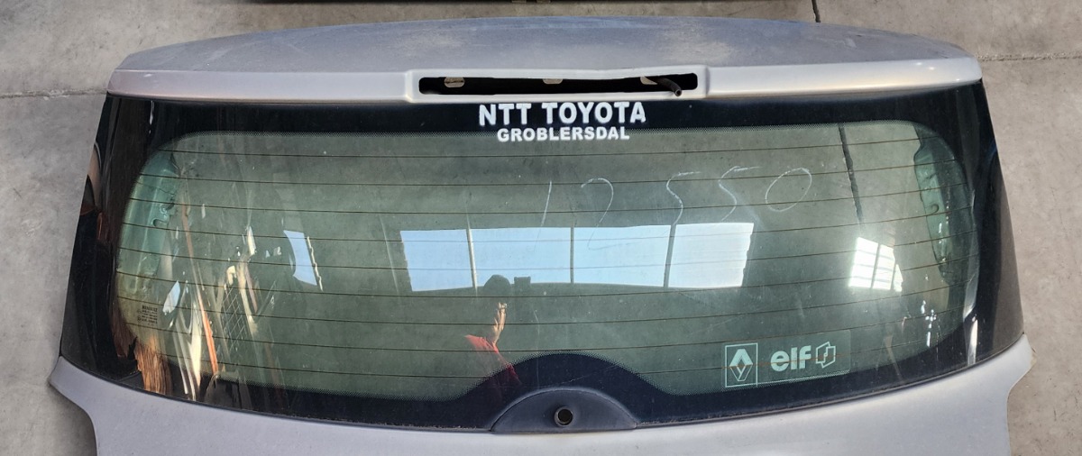 MEGANE II TAILGATE GLASS