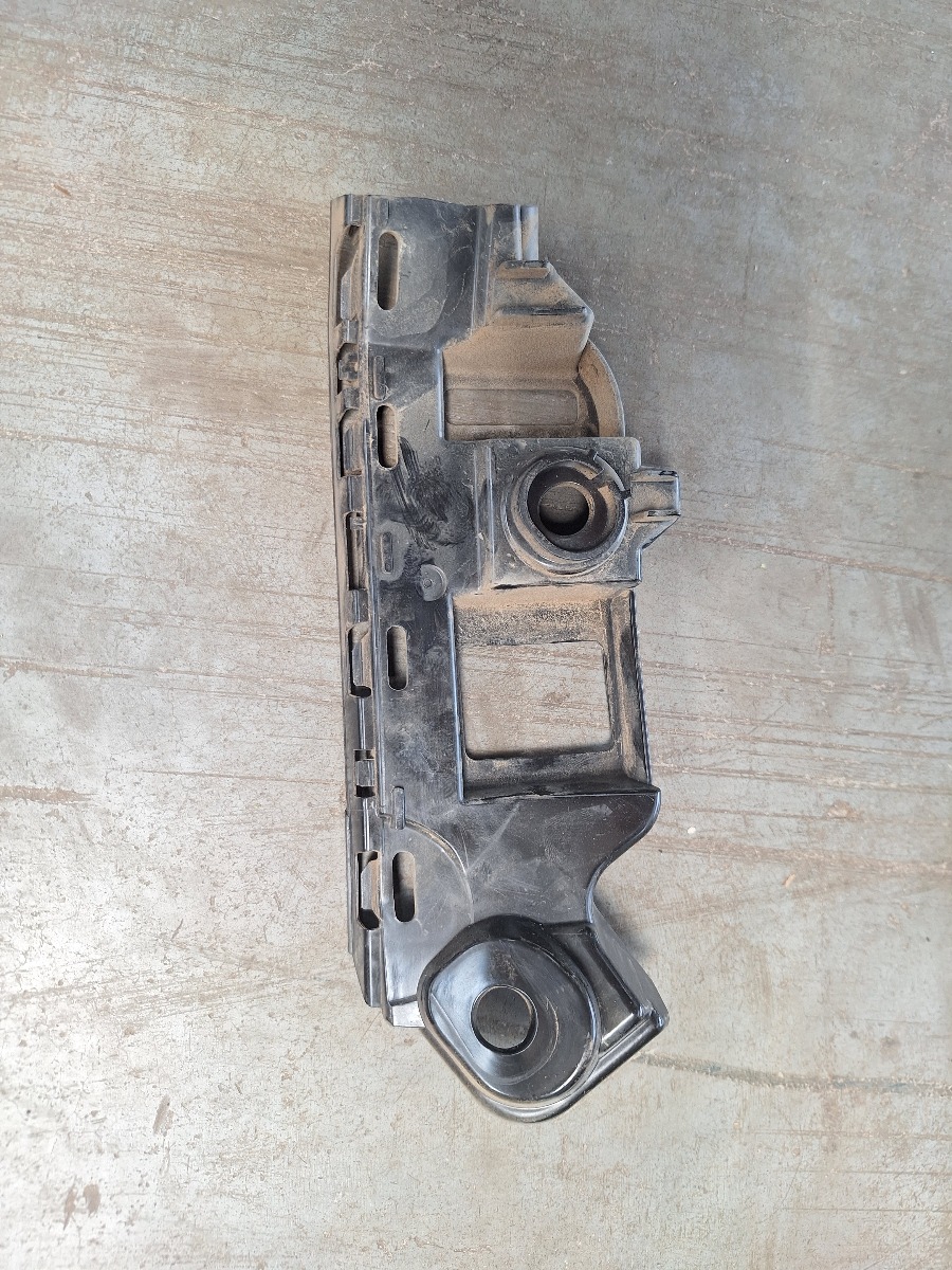 Polo Rear Left Bumper Slide Guide
