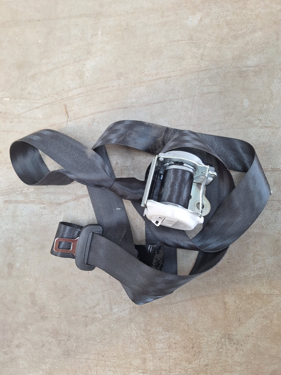 POLO MK 8/9 LEFT FRONT SEAT BELT