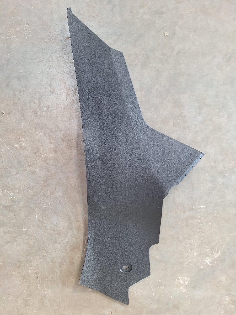 POLO MK 8/6 RIGHT CONSOLE TRIM