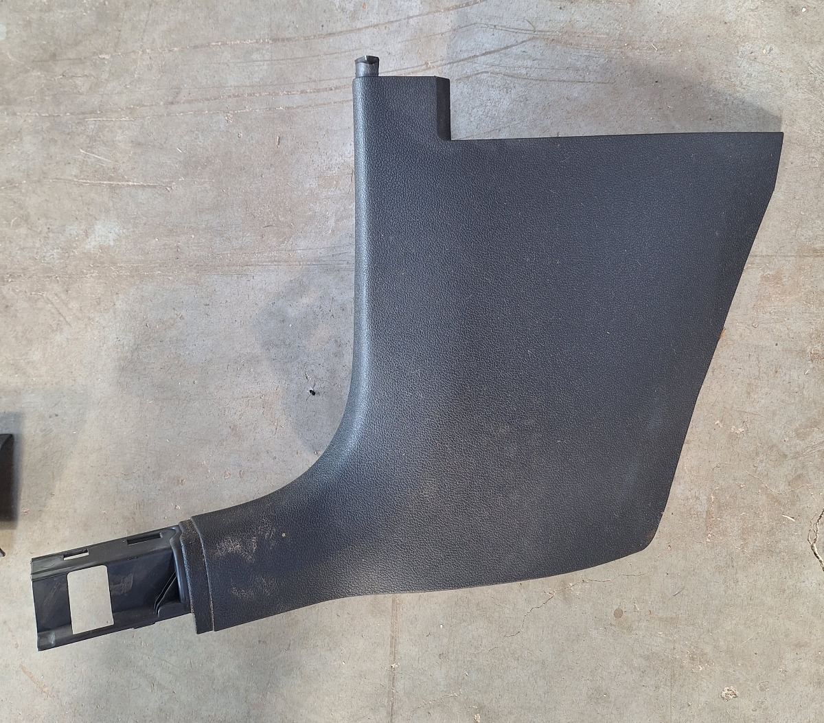 POLO MK8/9 LEFT A PILLAR LOWER TRIM COVER