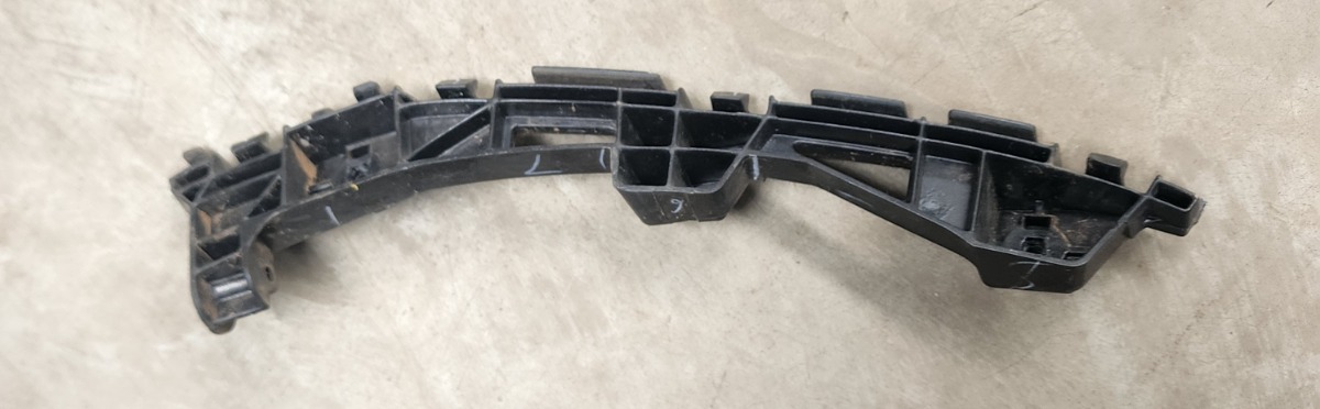 SWIFT LEFT REAR BUMPER BRACKET