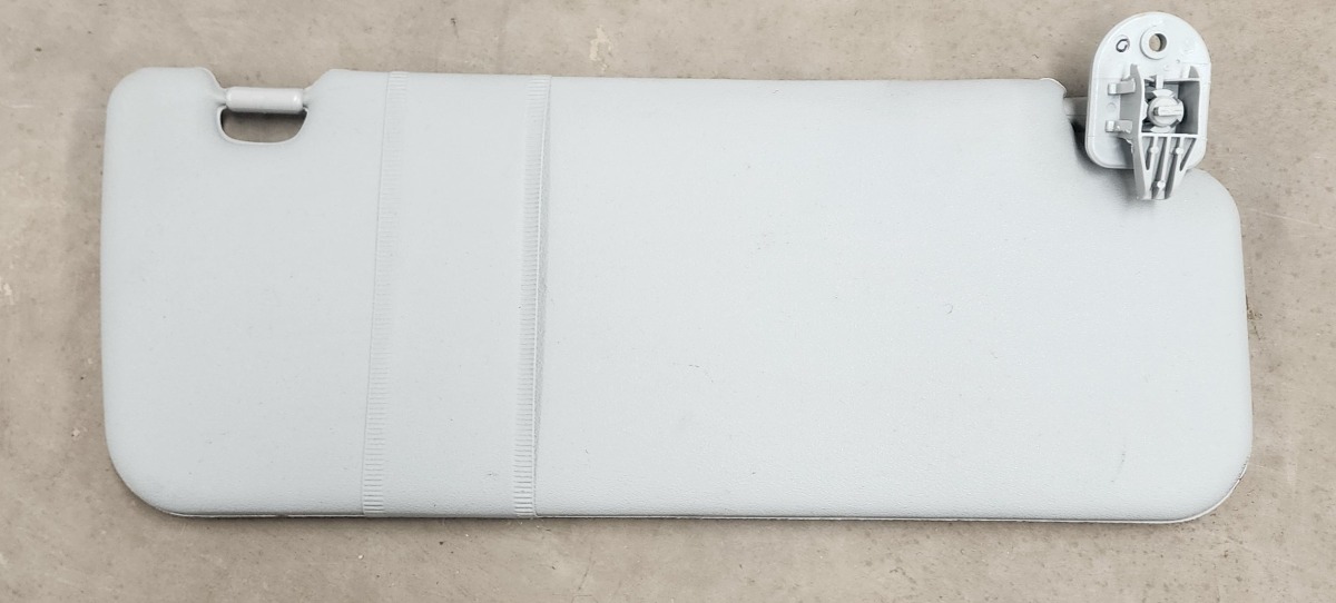 SWIFT RIGHT SUNVISOR