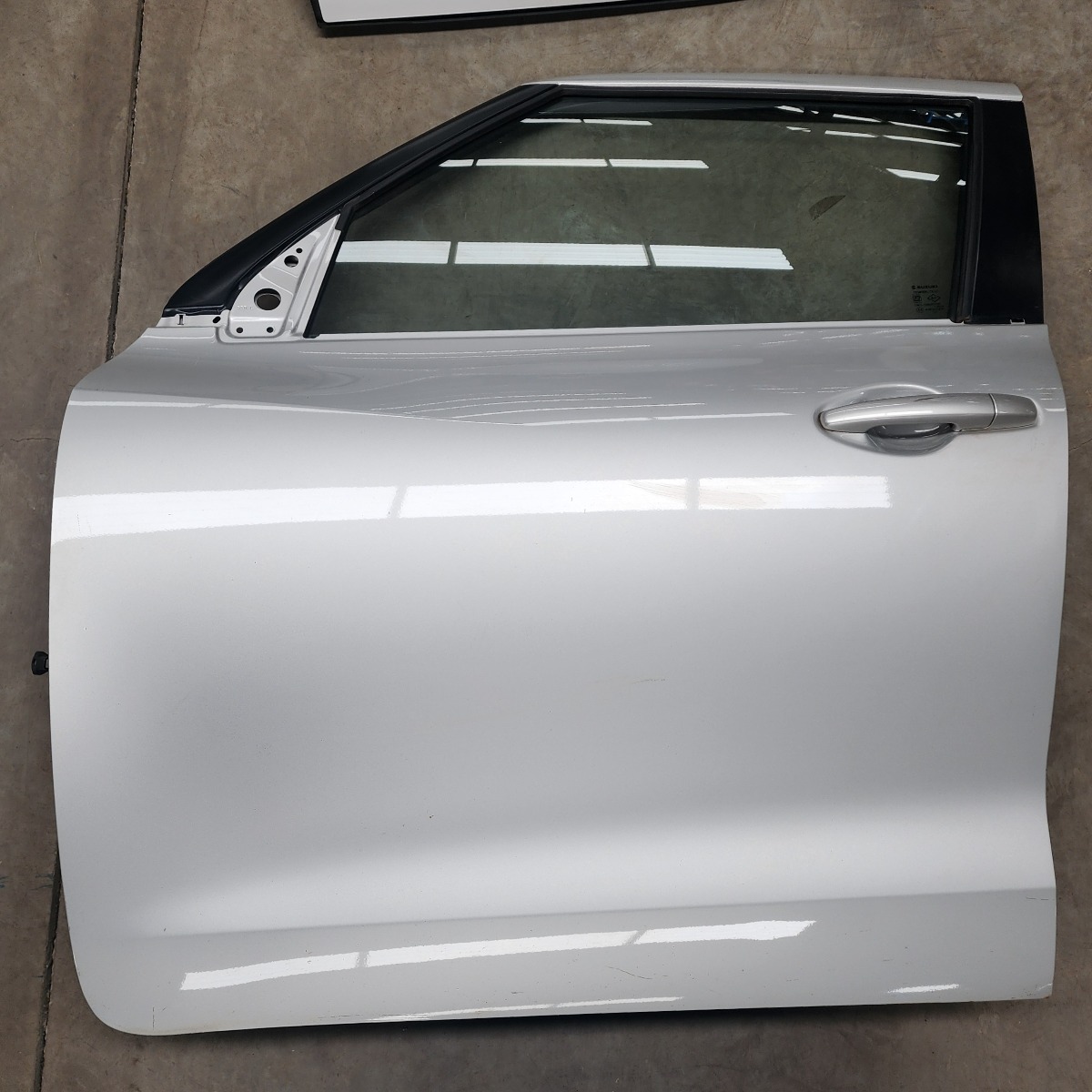 SWIFT LEFT FRONT DOOR (SHELL)