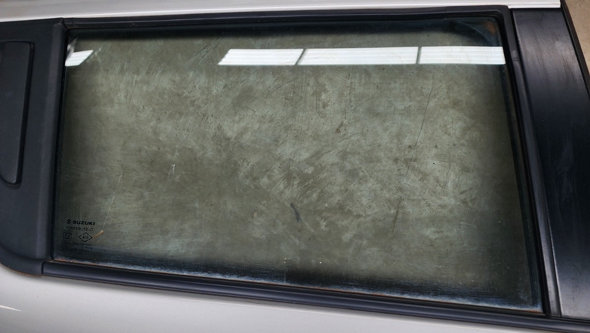 SWIFT RIGHT REAR DOOR GLASS