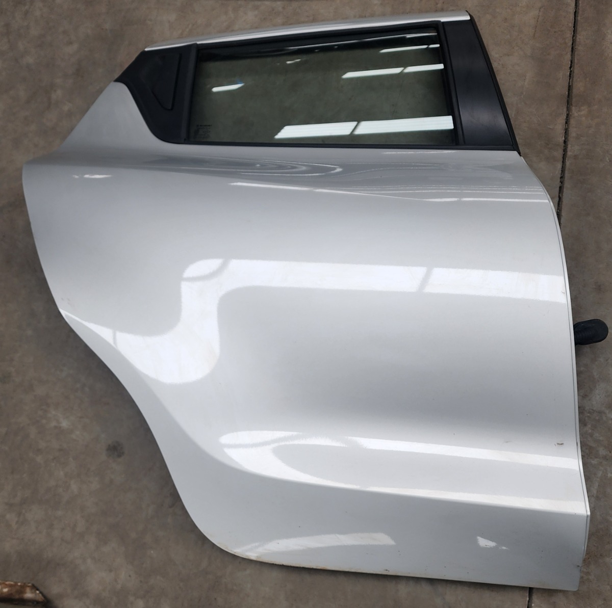 SWIFT RIGHT REAR DOOR (SHELL)