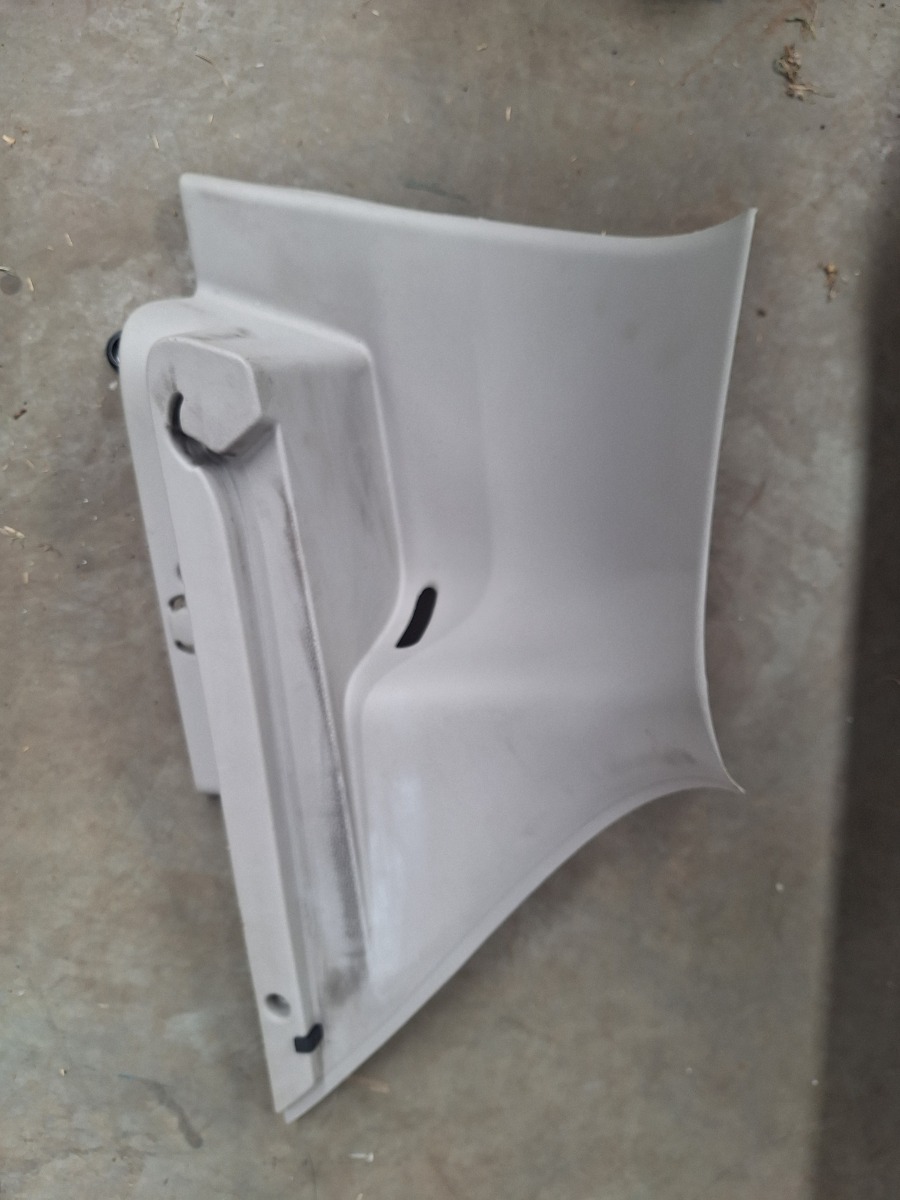 SANDERO II RIGHT REAR LAMP PANEL ASSEMBLY