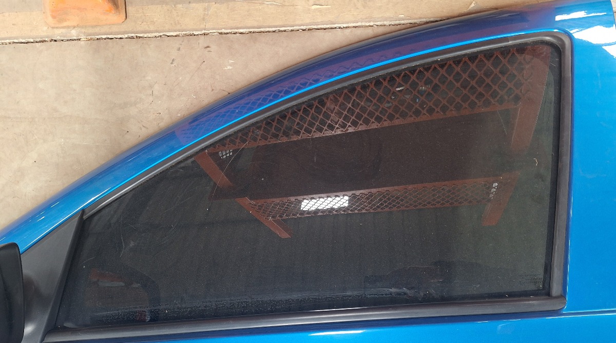 SANDERO II LEFT FRONT DOOR WINDOW