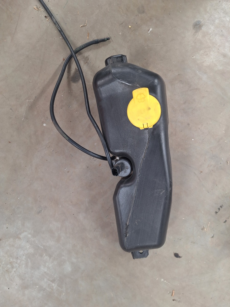 SANDERO II WINDSCREEN WASHER RESERVOIR