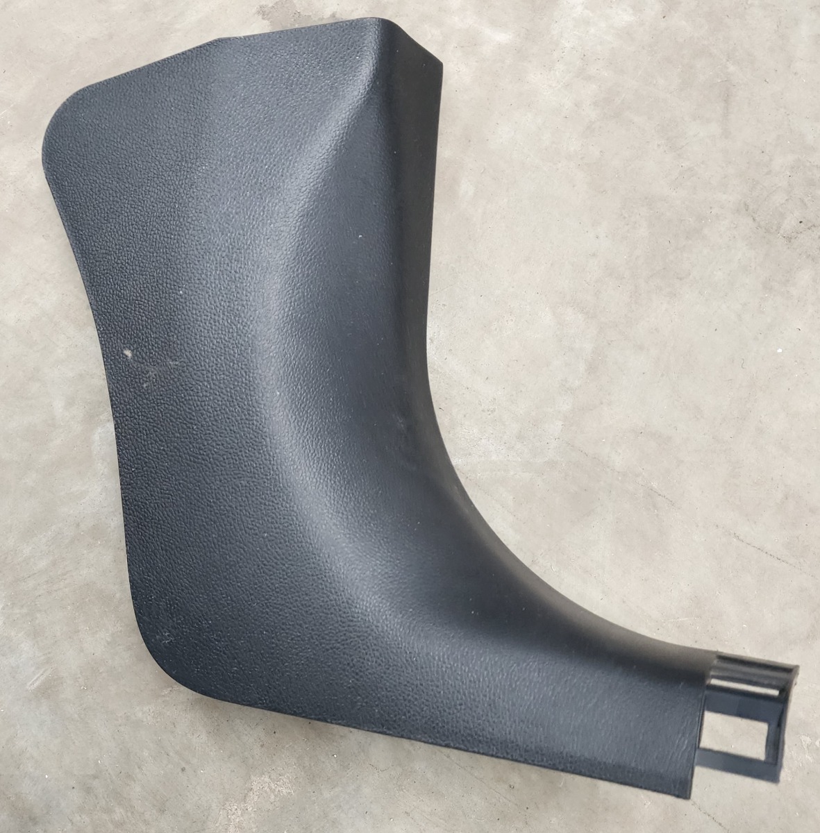 SWIFT RIGHT LOWER A-PILLAR TRIM