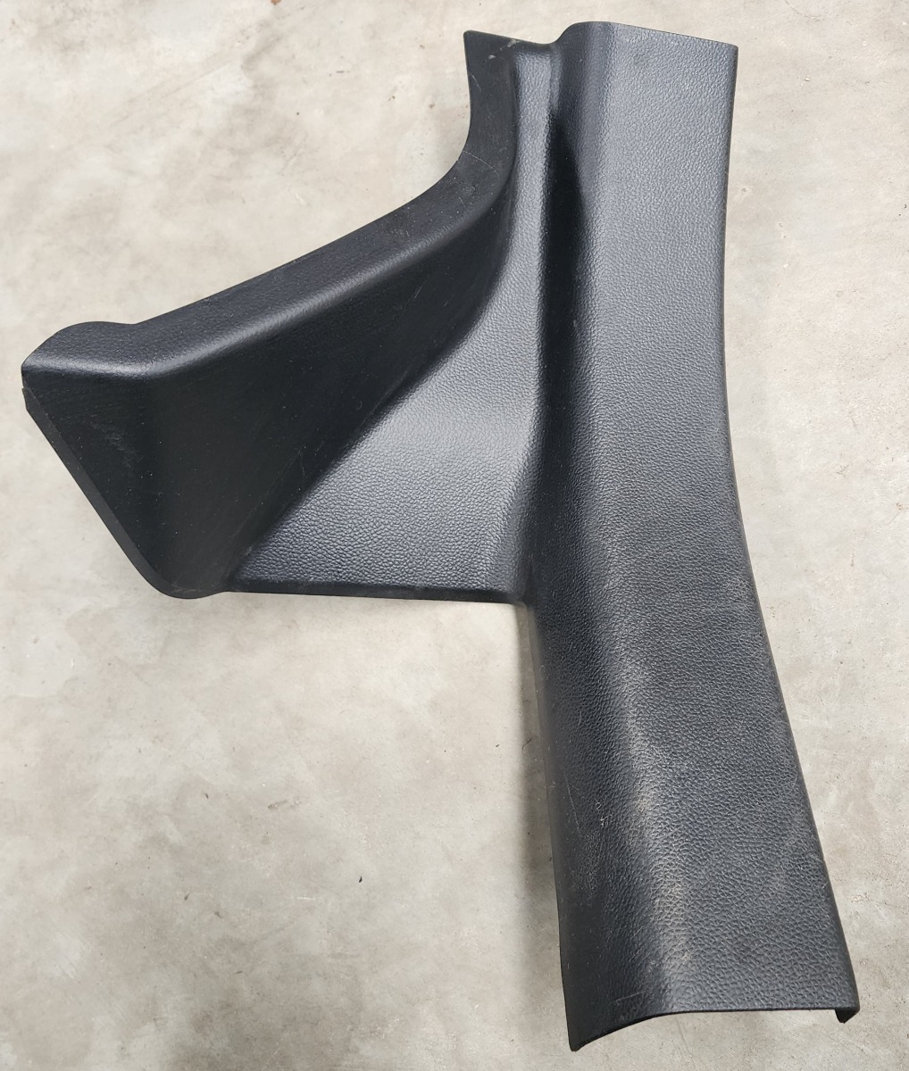 SWIFT LEFT REAR DOOR SCUFF