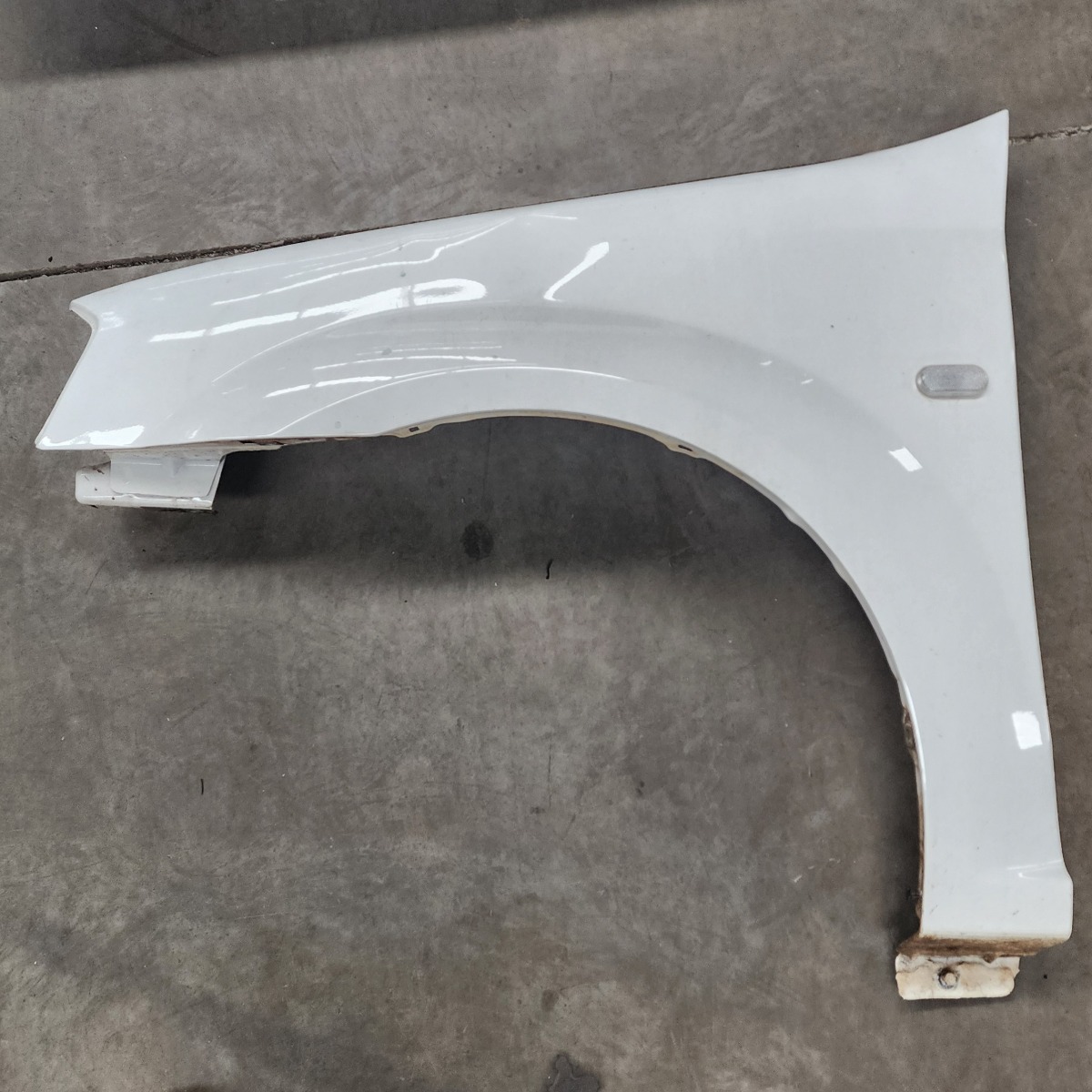 NP200 LEFT FRONT FENDER