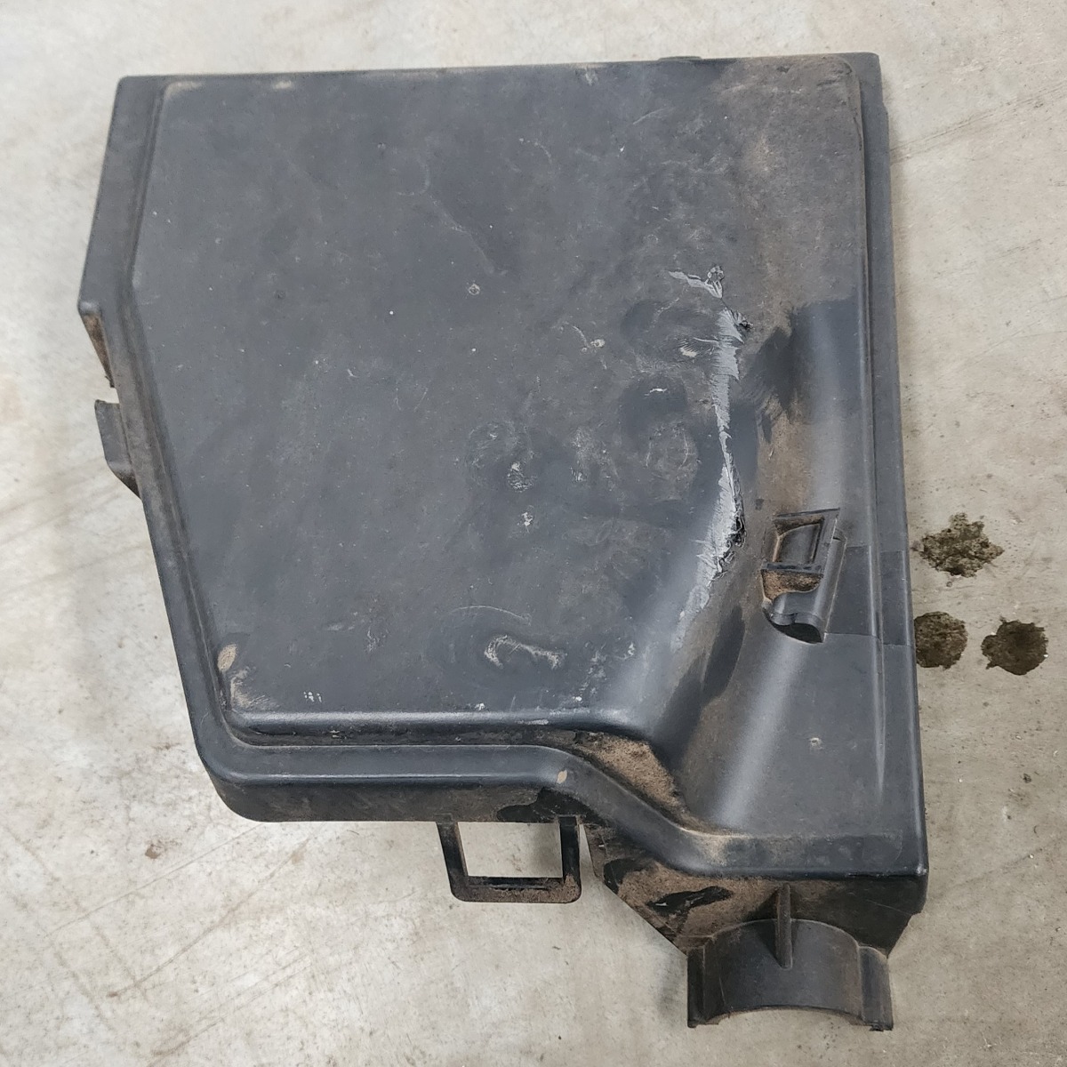 NP200 FUSE BOX COVER UPPER