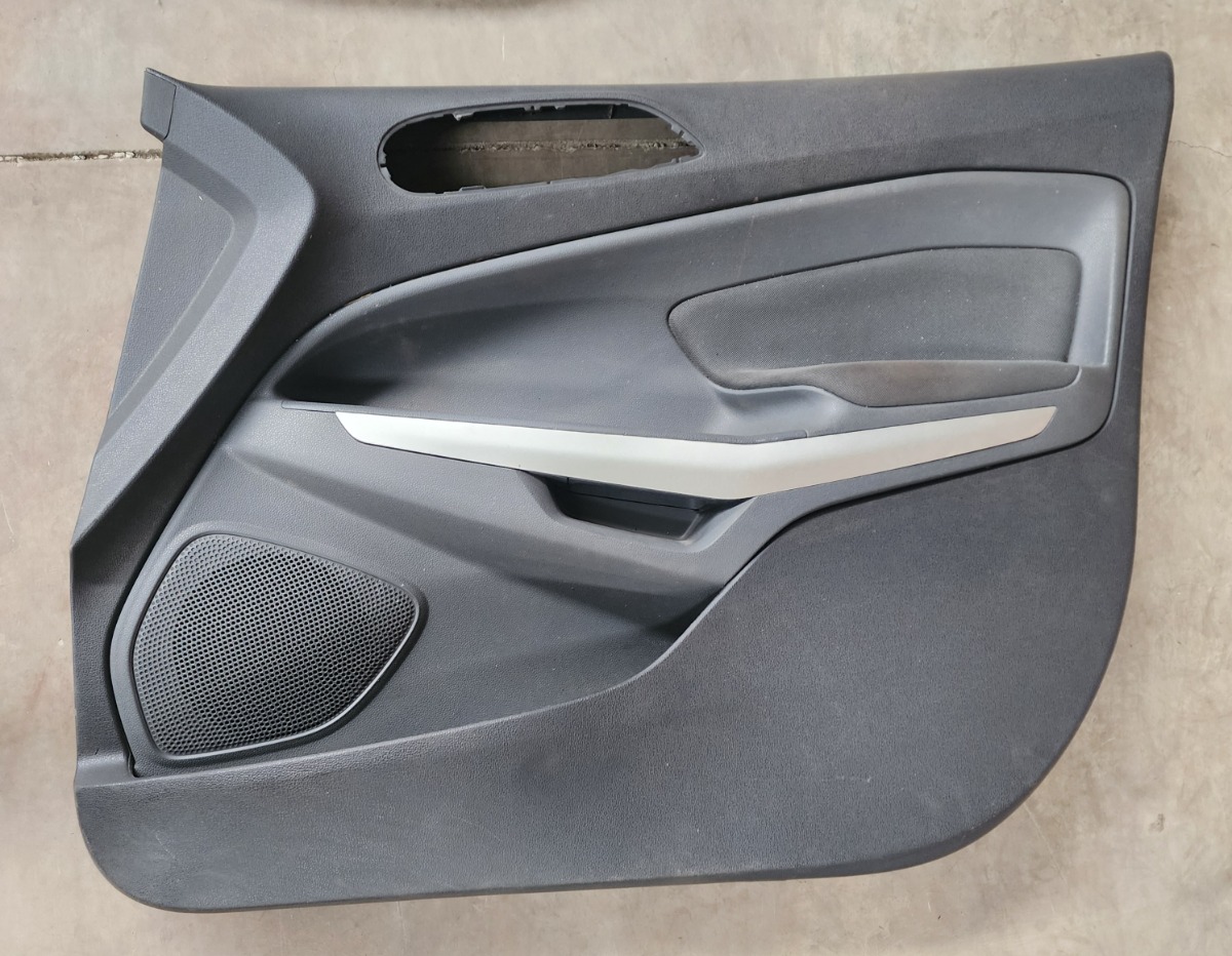 SANDERO II RIGHT FRONT DOOR PANEL