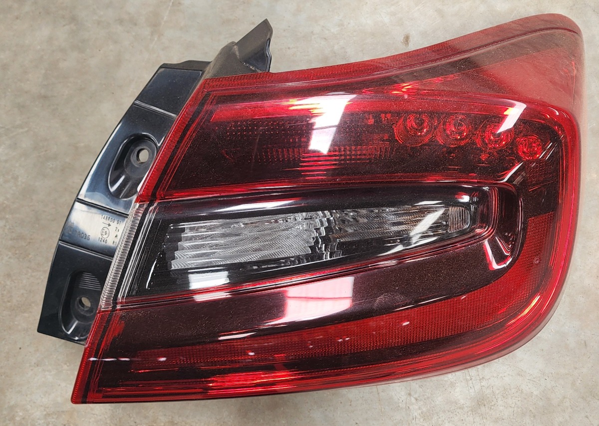 STARLET RIGHT REAR OUTER TAIL LIGHT