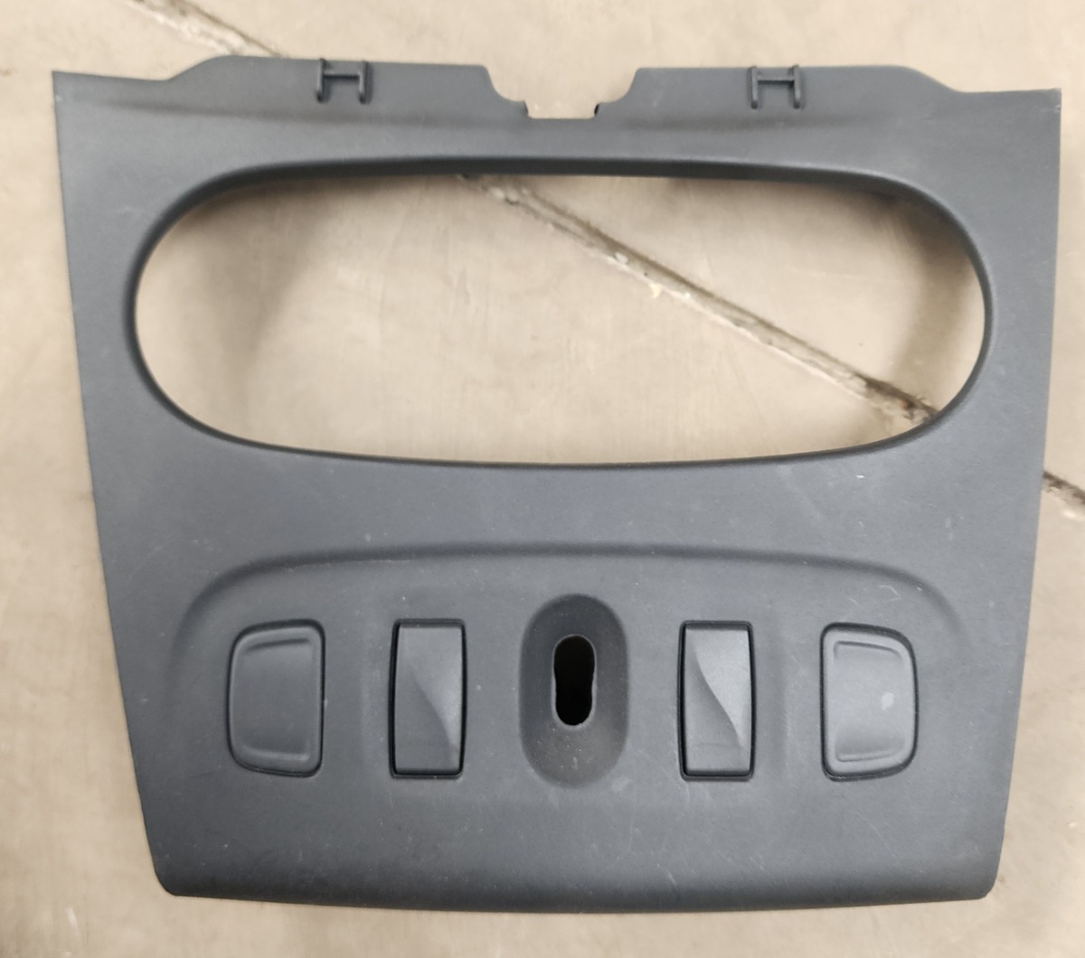 SANDERO 2 CENTRE CONSOLE TRIM ONLY