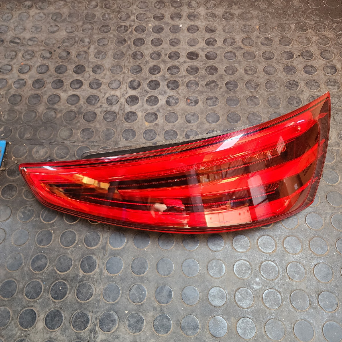 Q3 RIGHT TAIL LIGHT LED