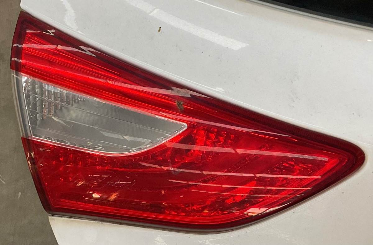 I30 LEFT INNER TAIL LIGHT