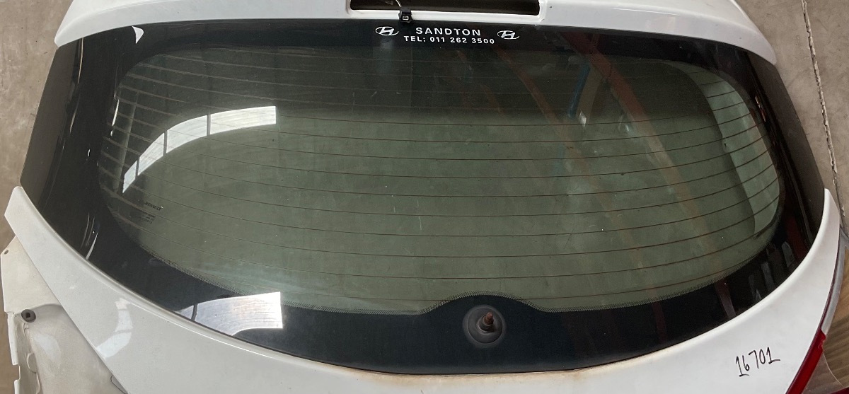 MEGANE III TAILGATE GLASS
