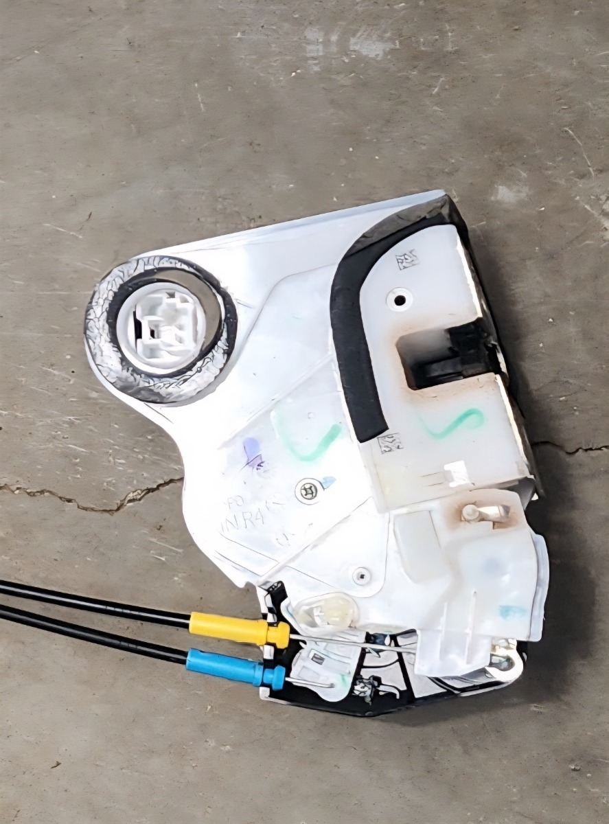 SWIFT RIGHT REAR DOOR LOCK