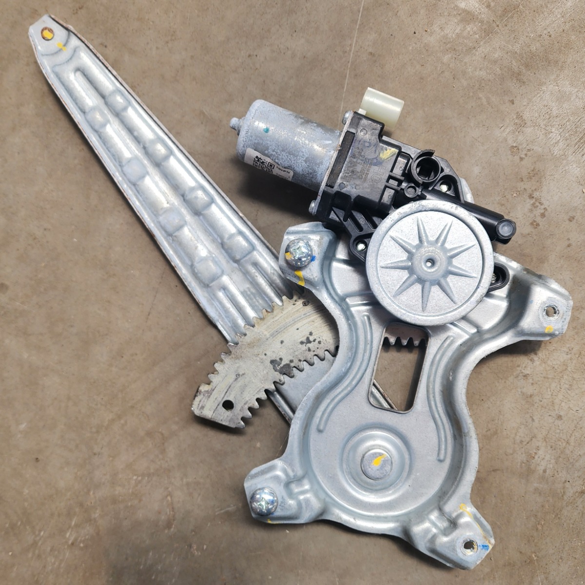SWIFT RIGHT REAR WINDOW MECH
