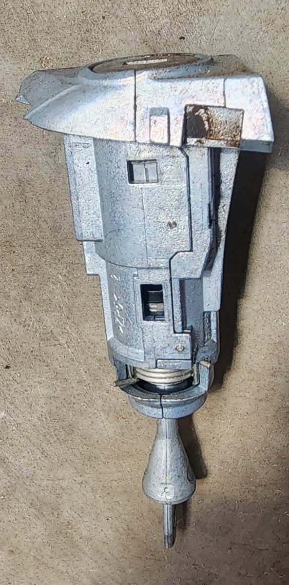 POLO MK 8/9 RIGHT FRONT DOOR BARREL W/O KEY