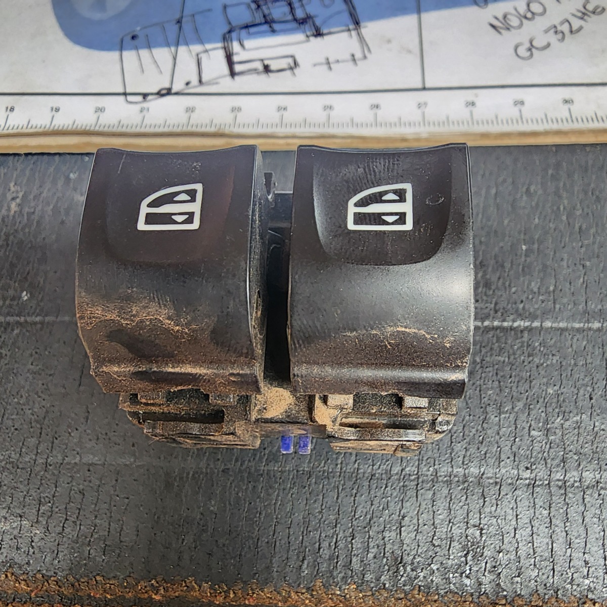 KIGER DRIVER DOOR REAR WINDOW SWITCH