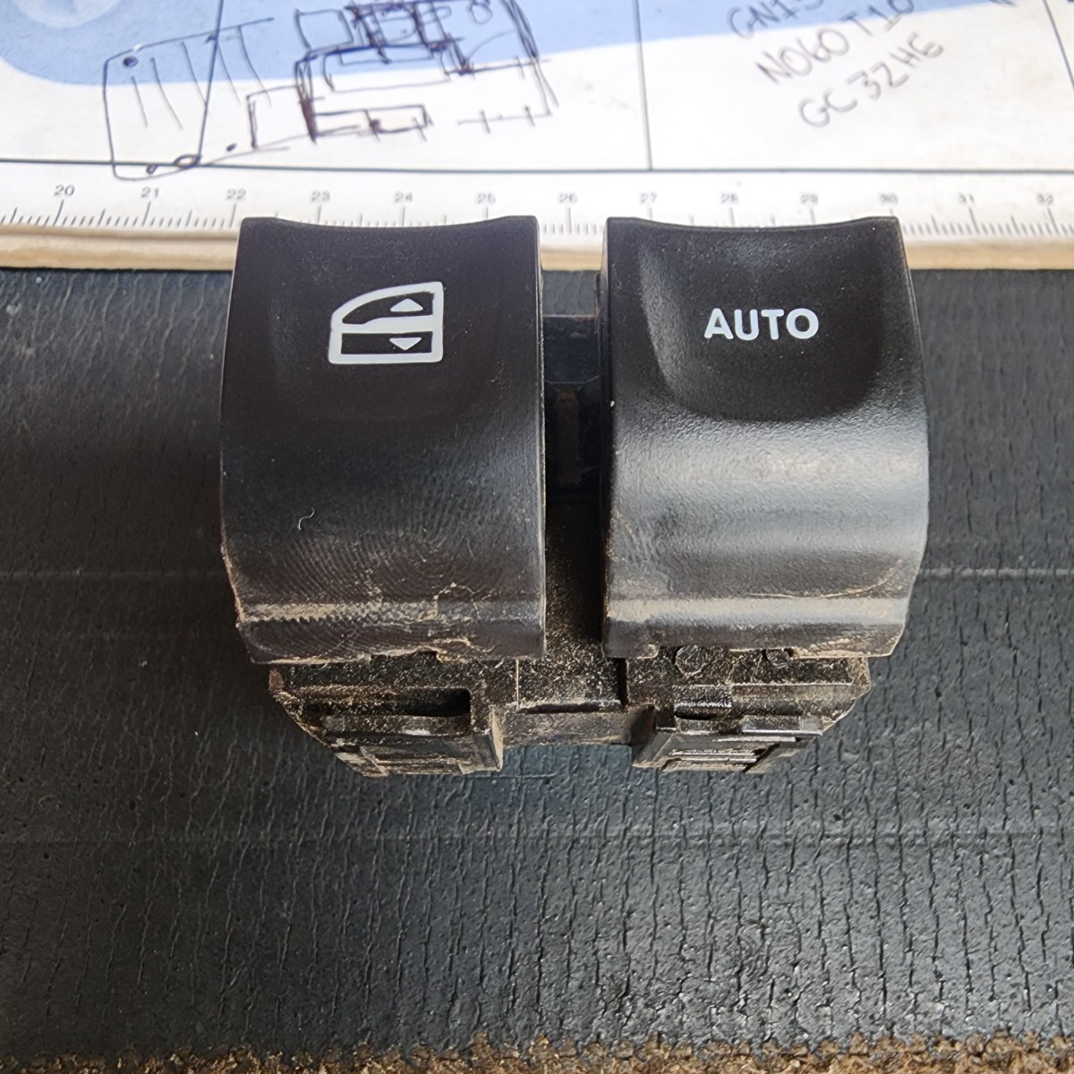 KIGER DRIVER DOOR FRONT WINDOW LIFTER SWITCH