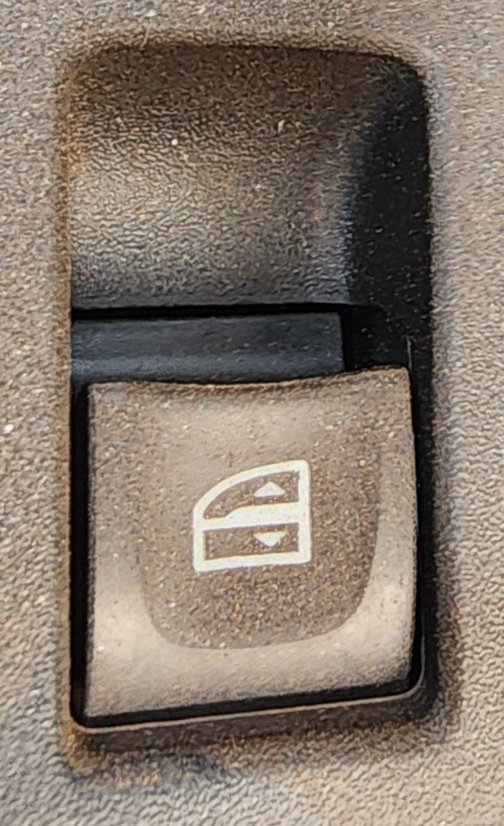 KIGER RIGHT REAR WINDOW SWITCH