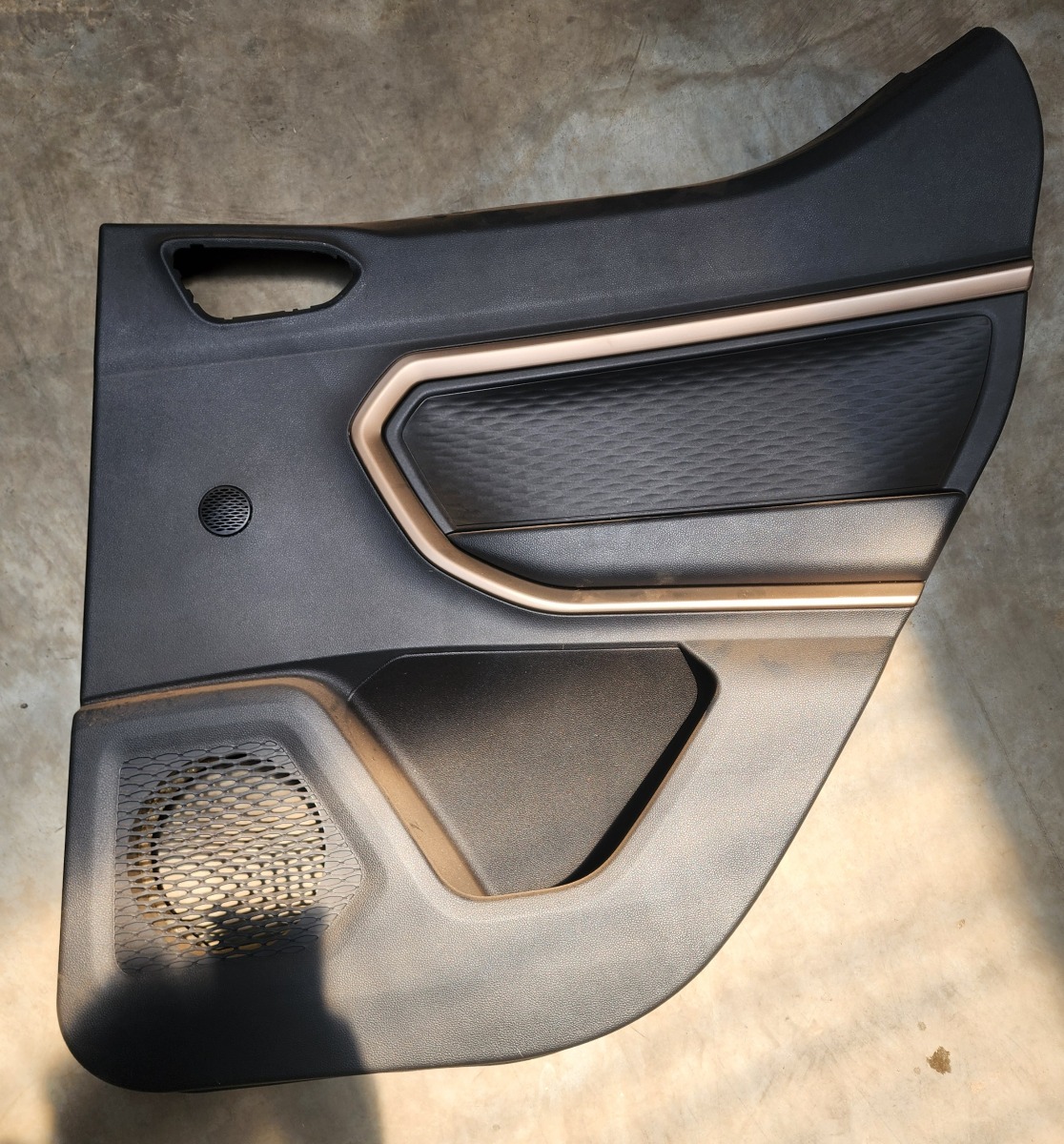 KIGER RIGHT REAR DOOR PANEL