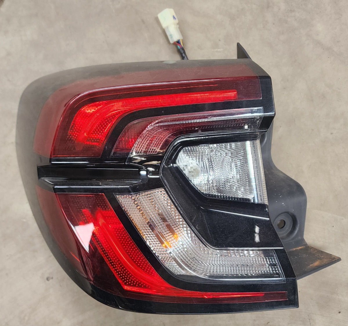 KIGER LEFT OUTER TAIL LAMP