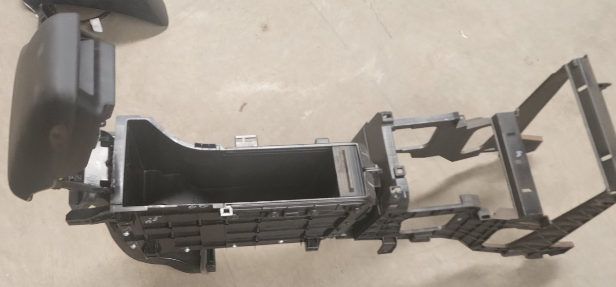 KIGER CENTRE CONSOLE ARM REST