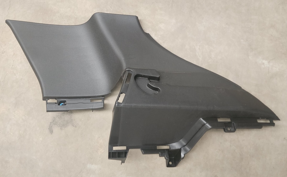 Kiger Right C-Pillar Trim