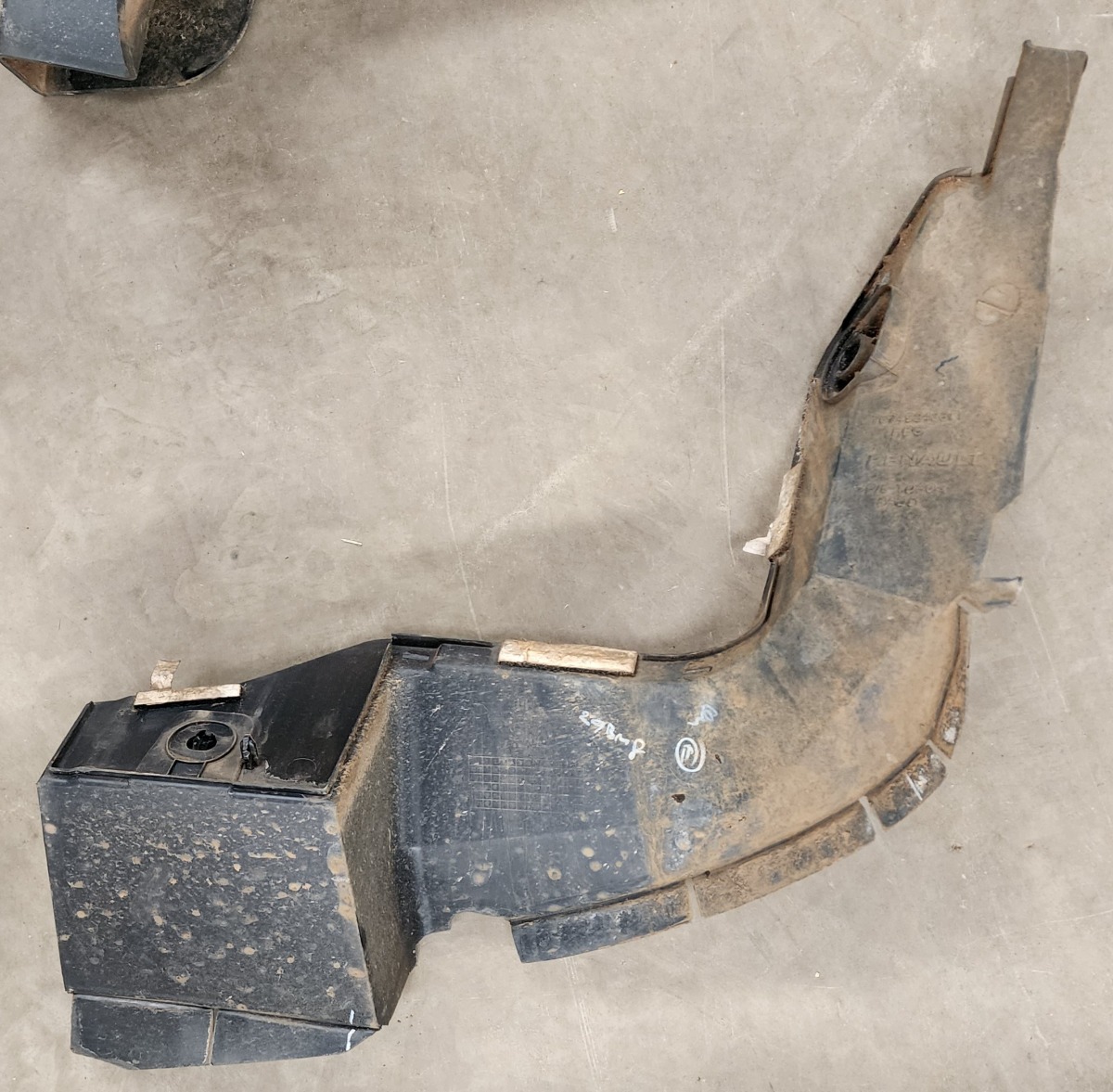 KIGER LEFT REAR SPLASH SHIELD