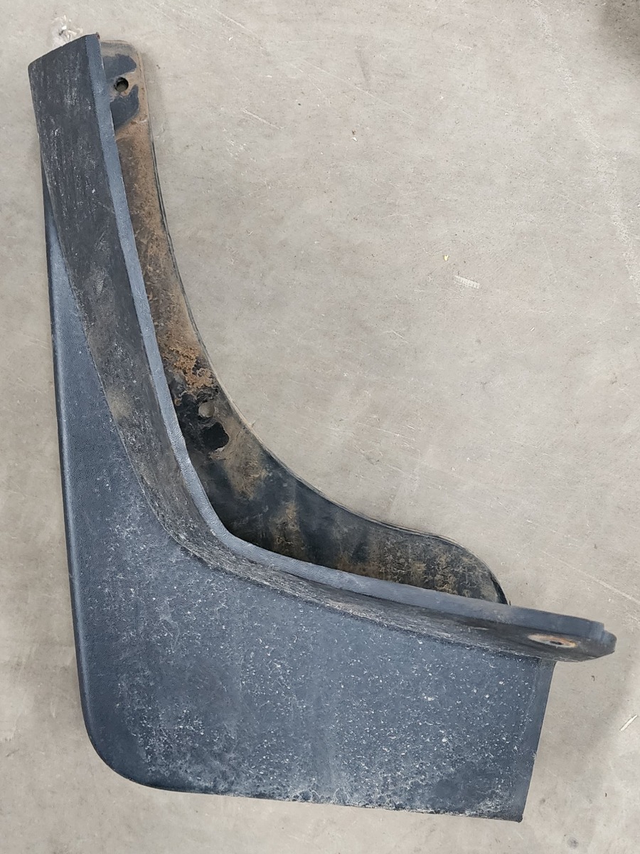 KIGER LEFT FRONT MUDFLAP