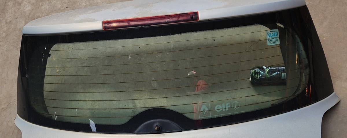 MEGANE II TAILGATE GLASS