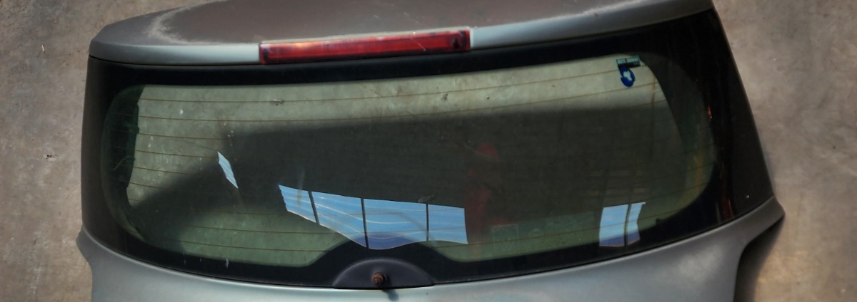 MEAGNE II TAILGATE GLASS