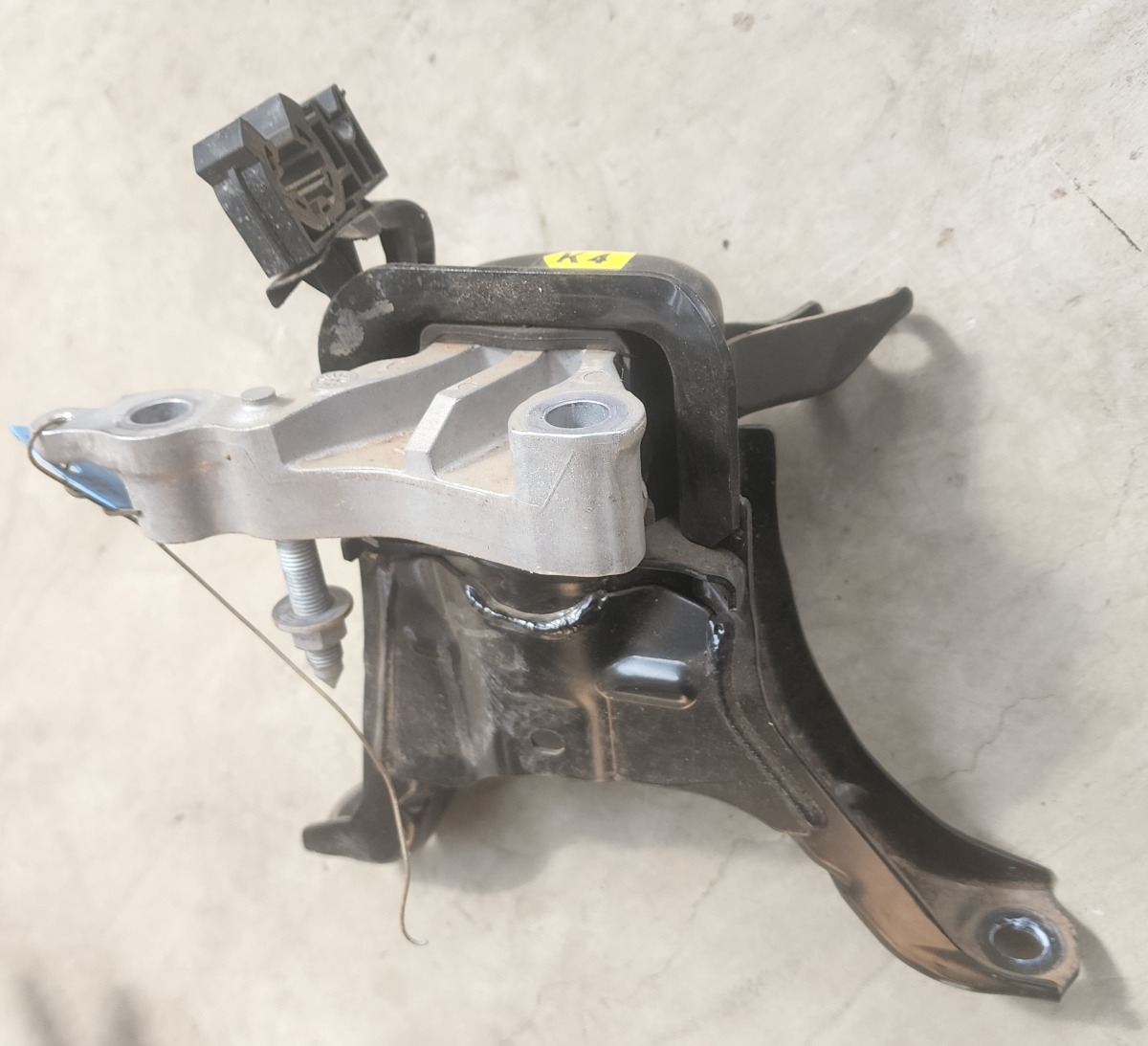 COROLLA CROSS 1.8I ENGINE MOUNTING